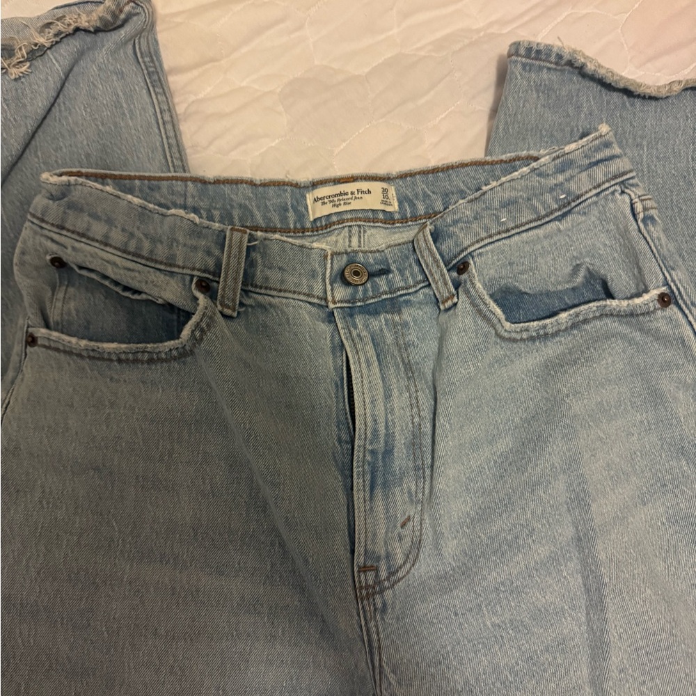 Abercrombie & Fitch High Rise Jeans - Picture 2 of 5